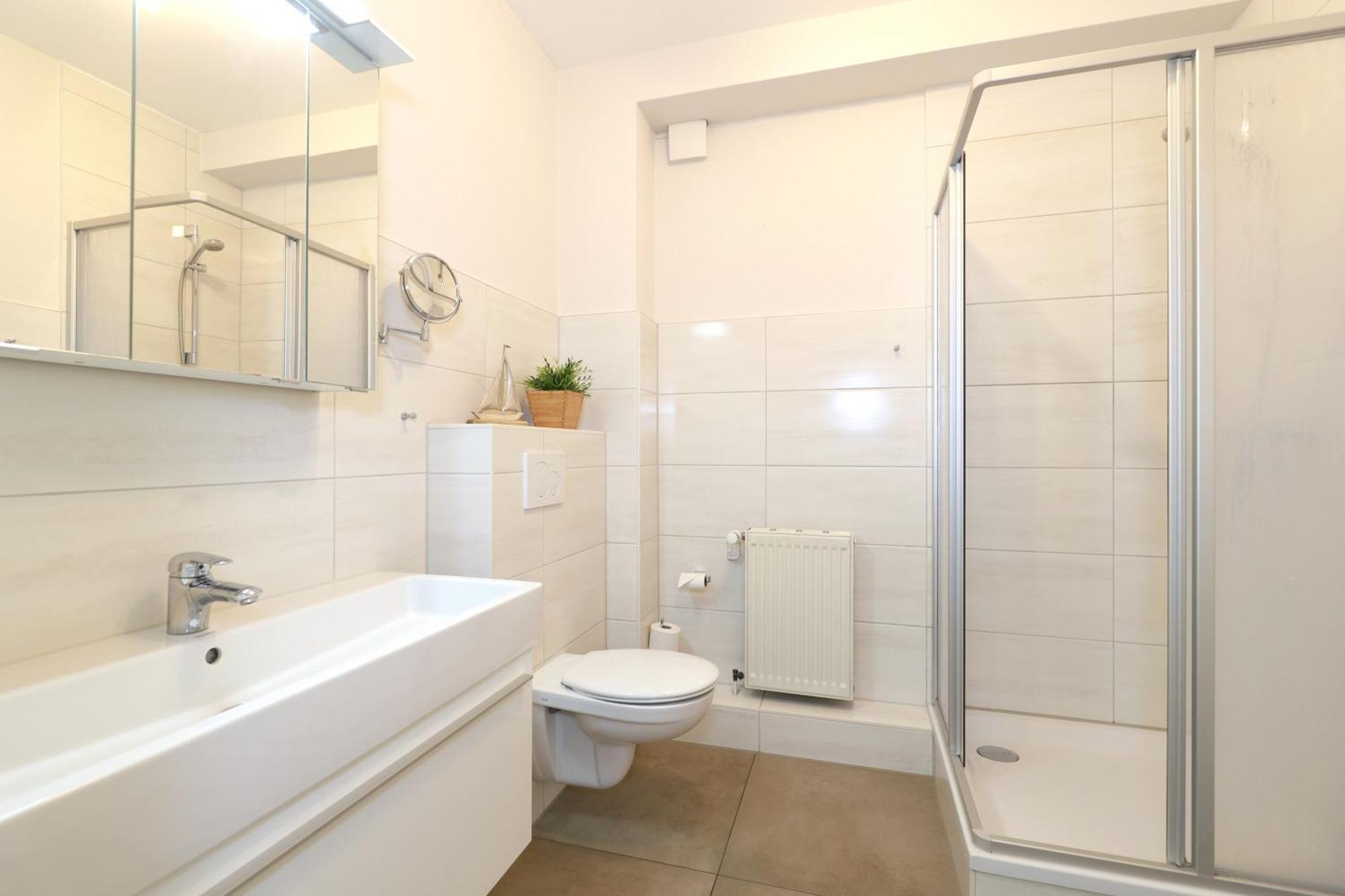 Eicher Warnemuende 4*